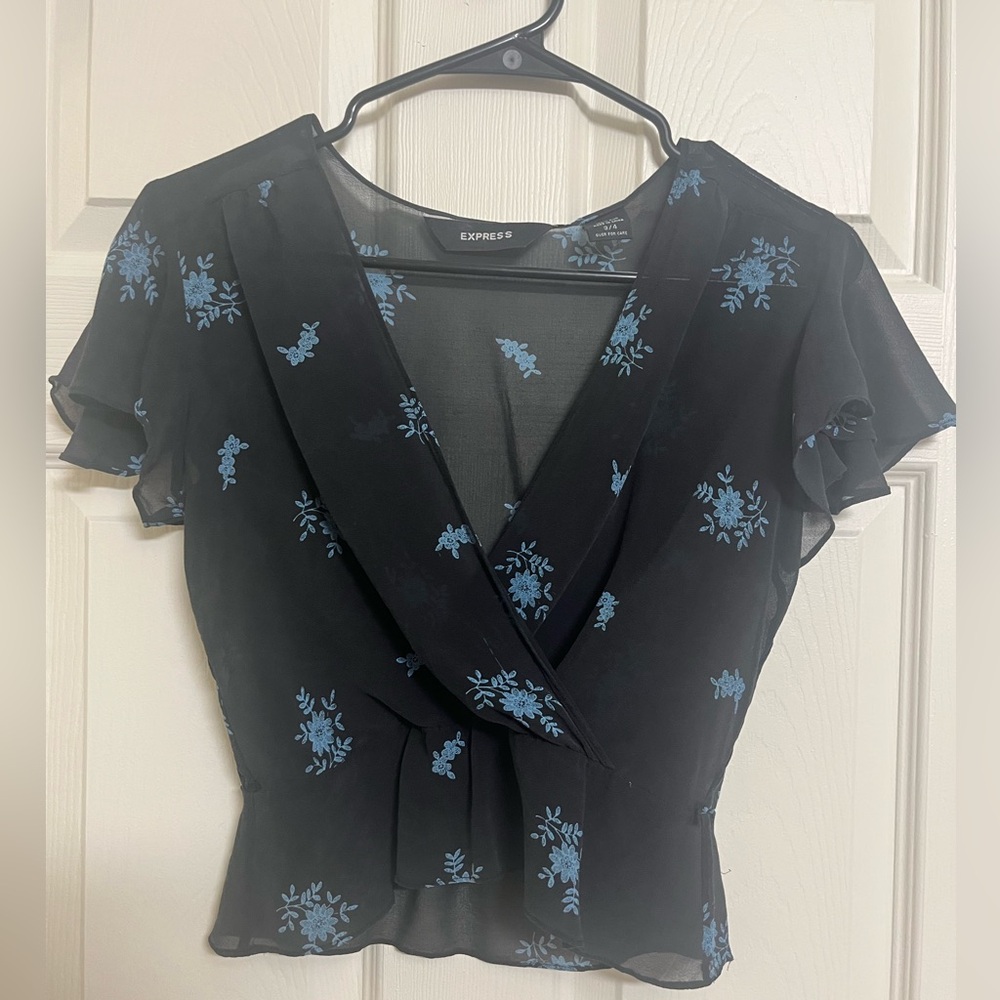 Express 100% Silk Shirt Blouse Juniors Size 3/4
Sheer Black Floral Top Shirt